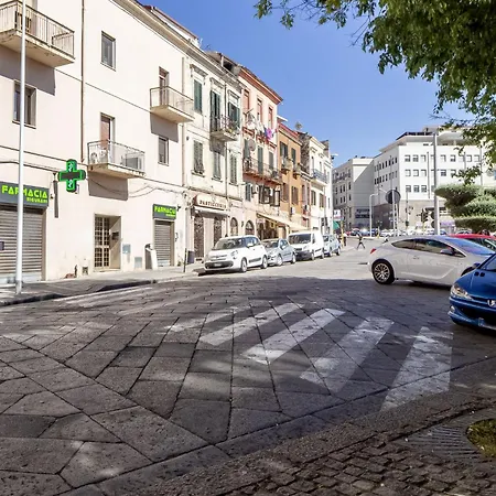 Lovely Piazza Santa Maria Apartment