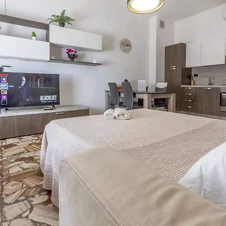 Lovely Piazza Santa Maria ساساري