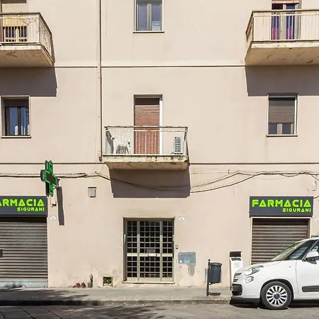 Lovely Piazza Santa Maria Apartment *